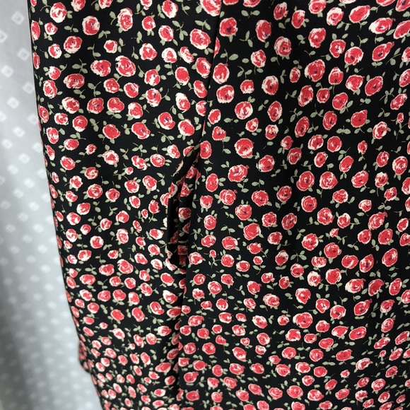 Feminine Rose Blouse - Picture 4 of 7